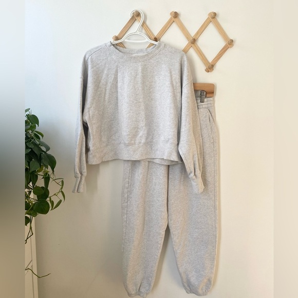 Old Navy SoComfy sweatsuit - Picture 2 of 9